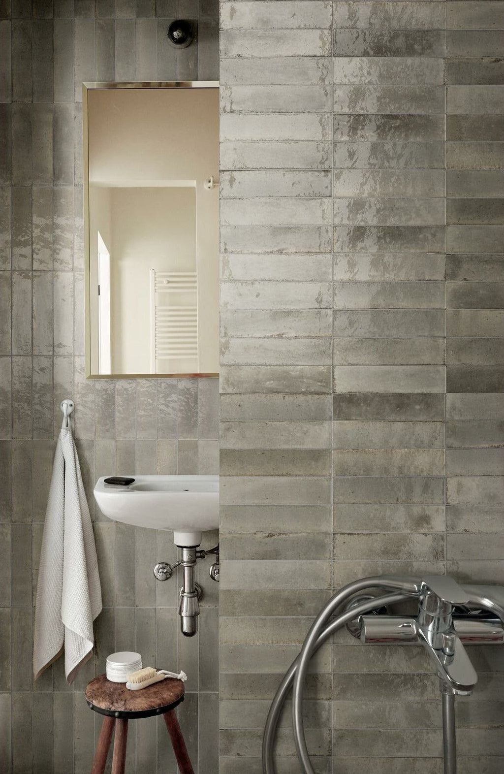 Luna Greige Gloss 60x240 tiles