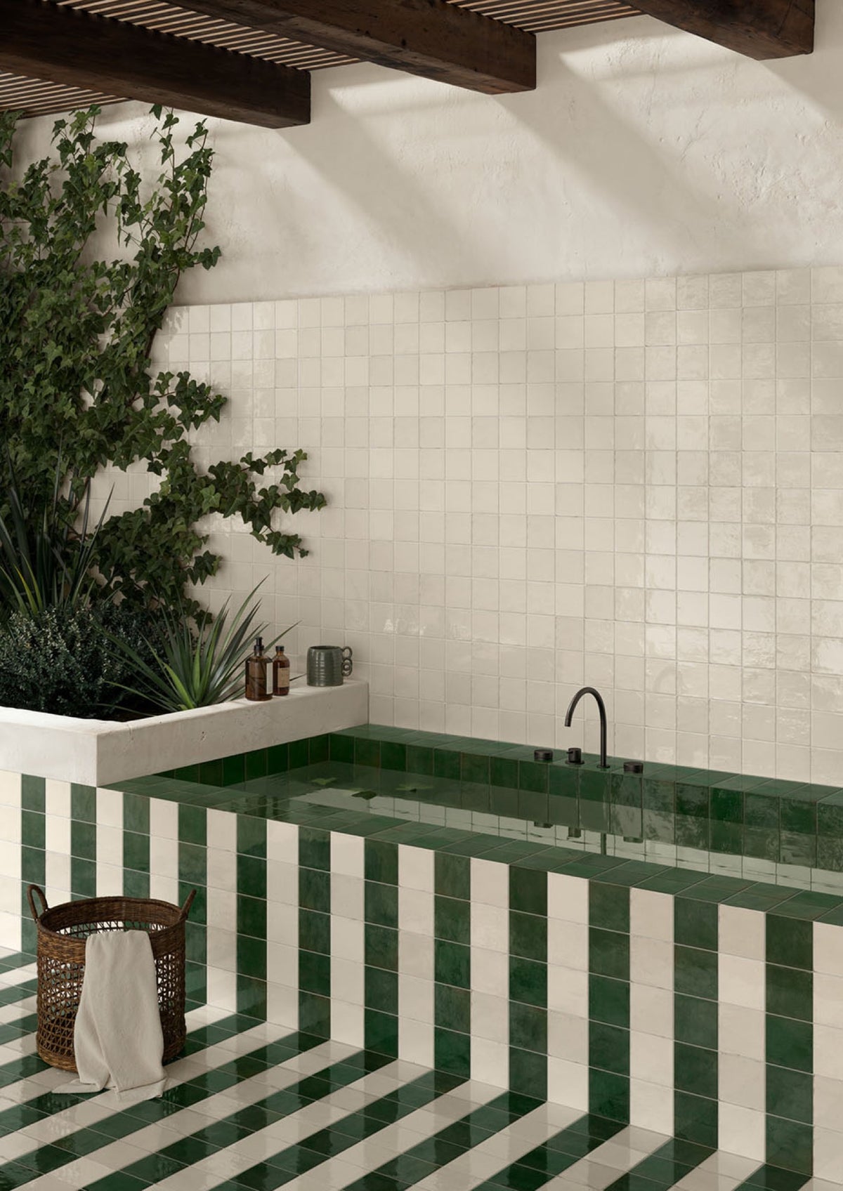 Luna White Gloss 100x100 tile