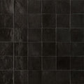 Bella Carbone Gloss 100x100, tiles laid together