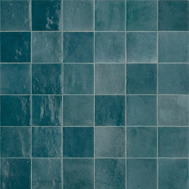 Bella Petrolio Gloss 100x100, tiles laid together