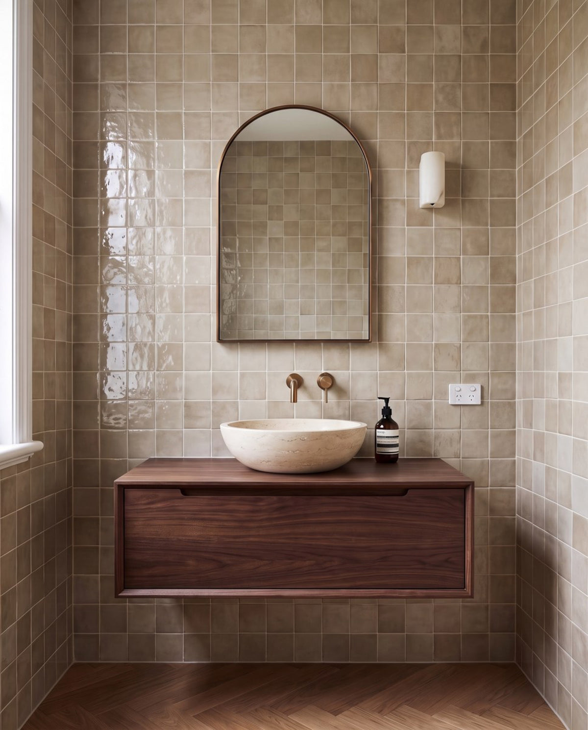 Blocchi Sandbar Gloss 100x100 tiles in a room