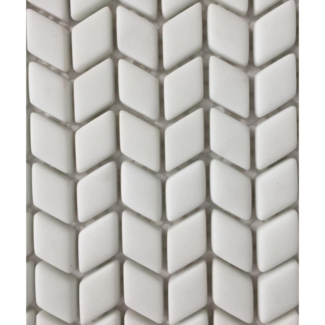 Karri Whitecap Chevron Glass Mosaic Matt 60x120 tile