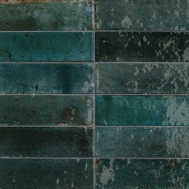 Luna Tidepool Gloss 60x240, tiles laid together