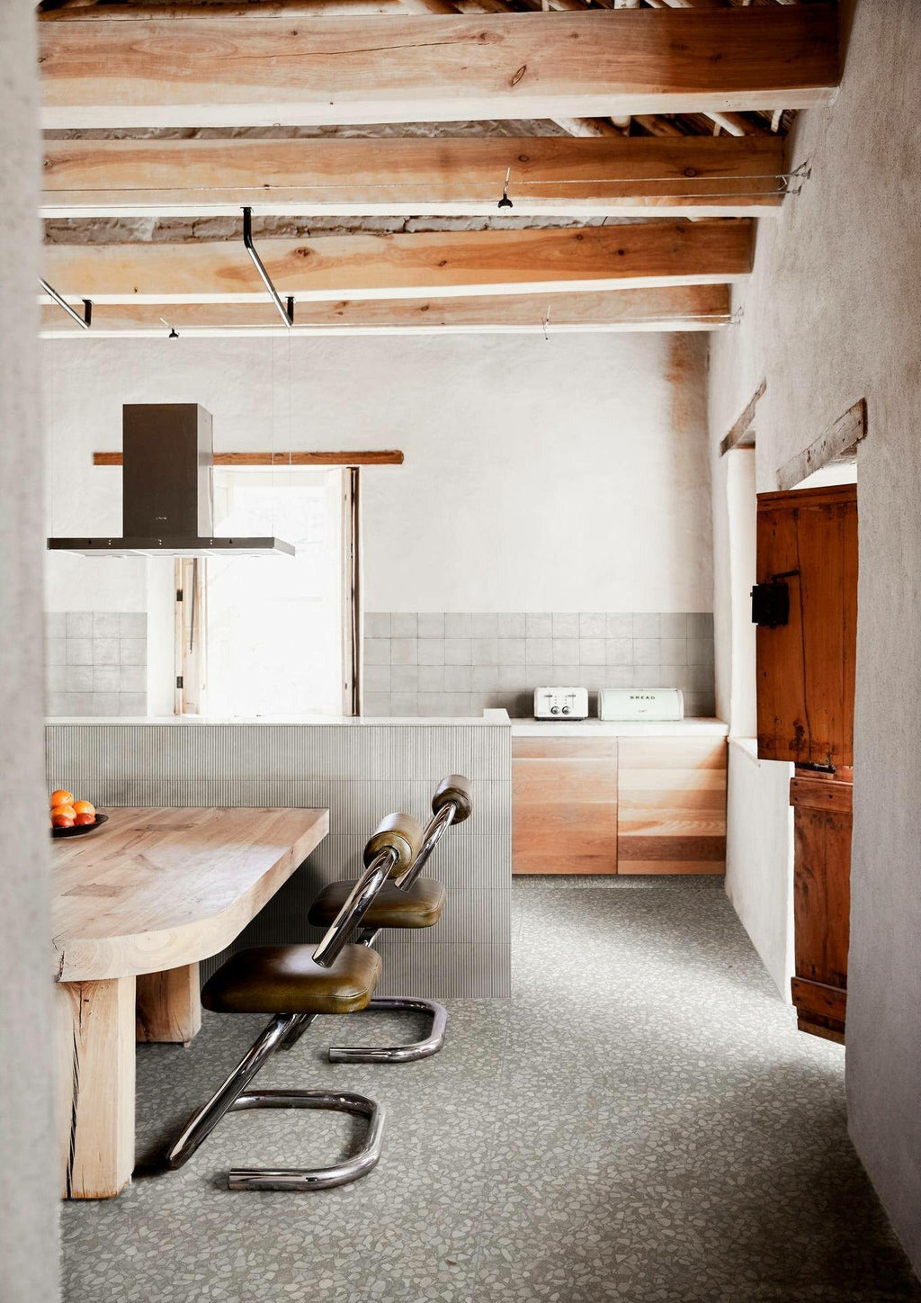 Risotto Pebble Pleat Polished 75x200 tiles