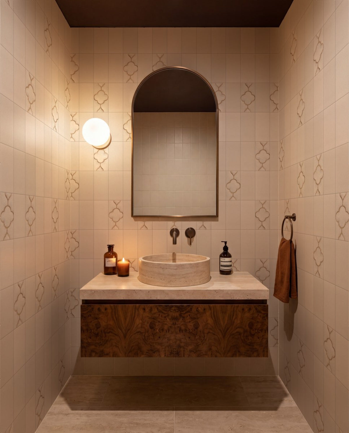 Taggerty Tussock Trellis Gloss 125x250 tiles in a powder