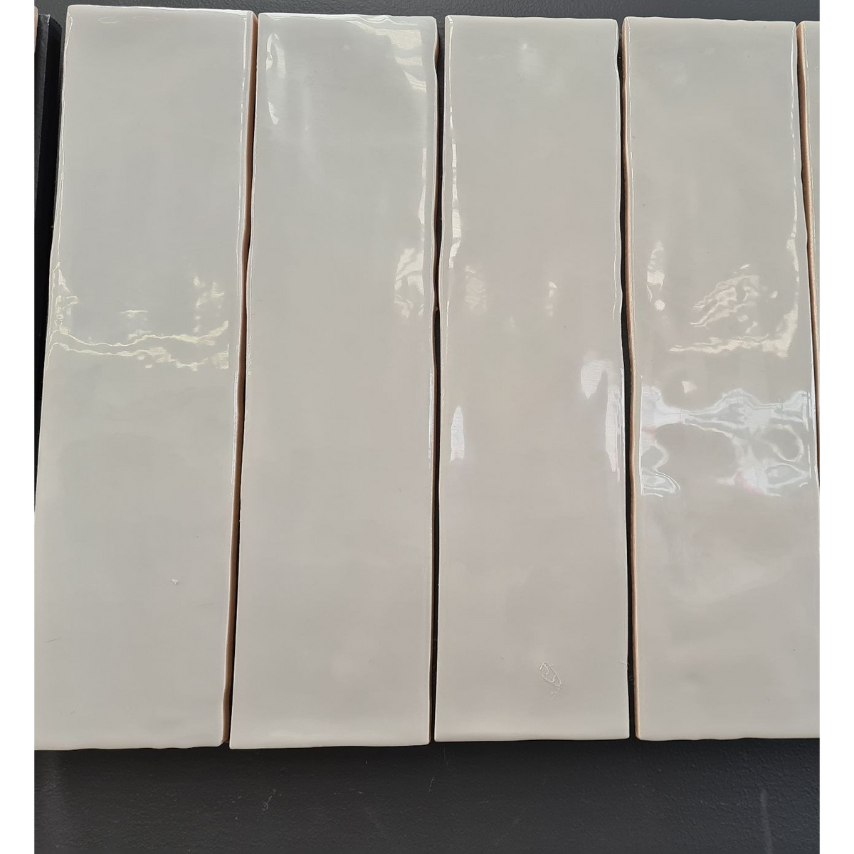 Yarra Pebble Gloss 75x300, tiles laid together