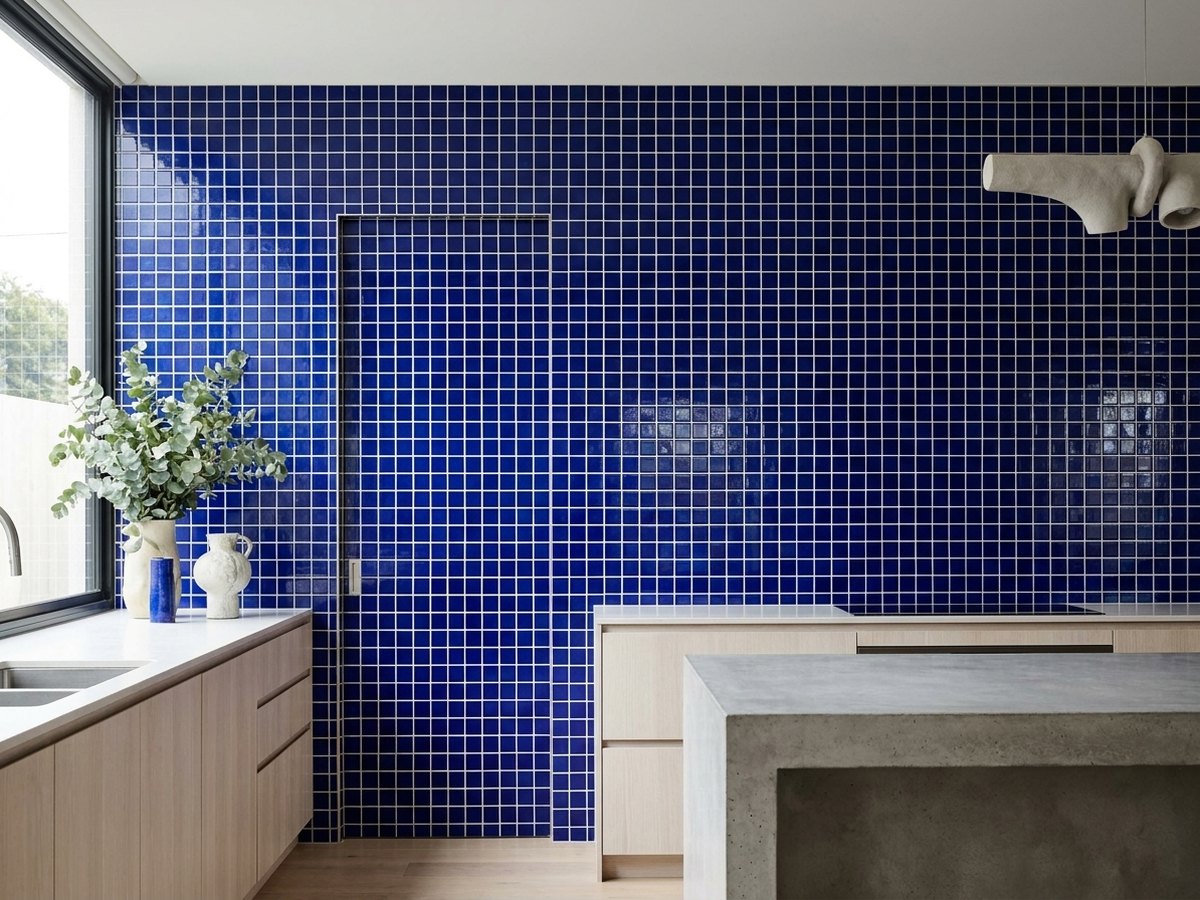 Pool Sorrento Delft Blue Gloss 48x48 Mosaic tiles in a room